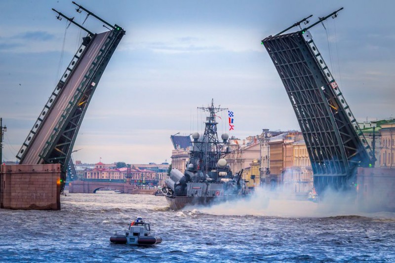 Днём 24 июля в Петербурге разведут мосты