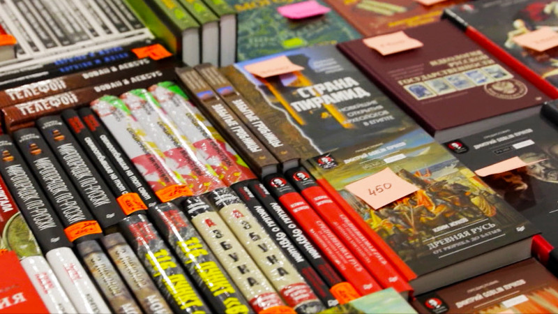 На выходные в Петербурге включат «Книжный маяк»
