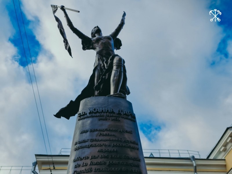 В Петербурге открыли памятник Жанне д’Арк